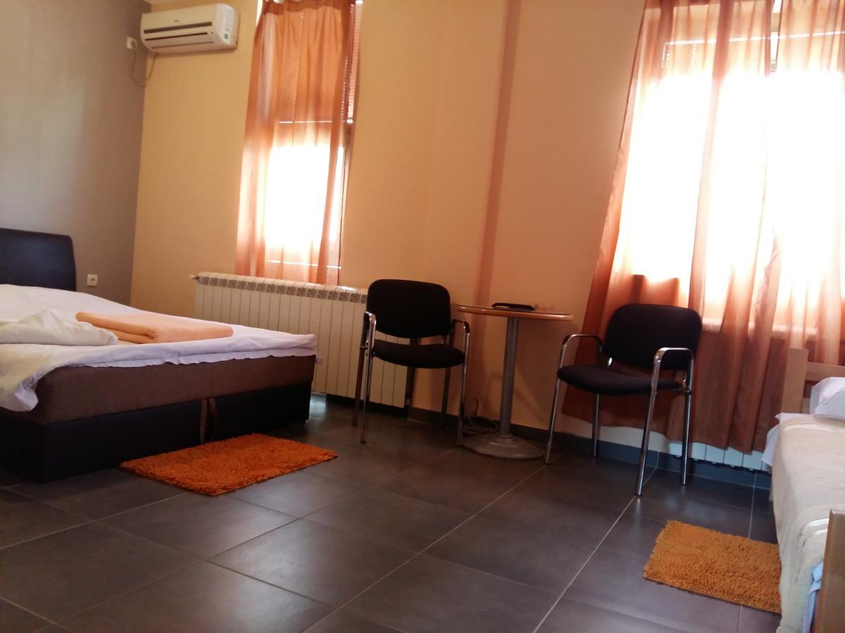 Hotel Bela Ruza Belgrad Exterior foto